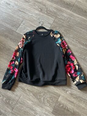 SHEIN Black Pullover Sweatshirt